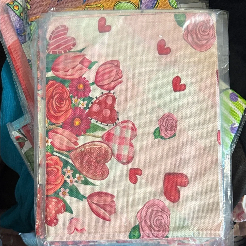 Valentine Floral‎ Jar Table Runner - Pink & Red Heart Design NWT 13x90 inch.